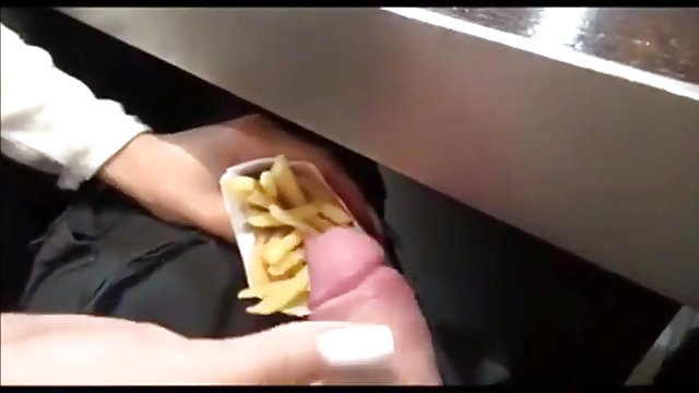 Горячая подруга обманывает друга