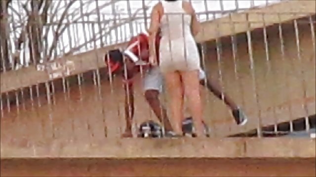MILF с огромными сиськами и большими сосками, как сумасшедшие, в ролевой игре
