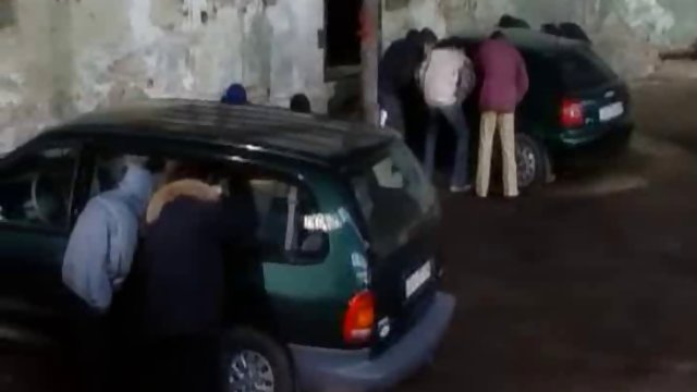 Горячая брюнетка получает трахнуть после массажа