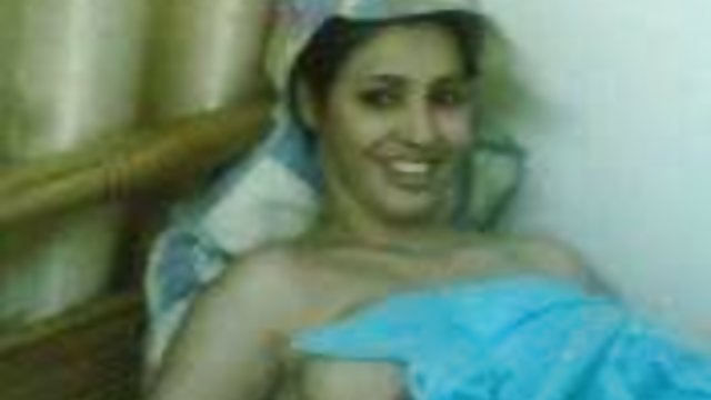 Блондинка блондинка блондинка привязана и лицо трахается