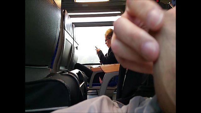 Волосатый Jap bukkaked babe получает неузнаваемый